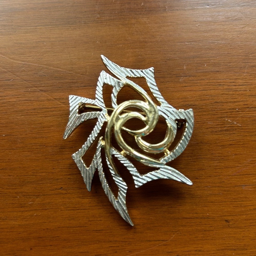 Vintage Sarah Coventry Two Tone Gold Silver Abstract Swirl Brooch Pin